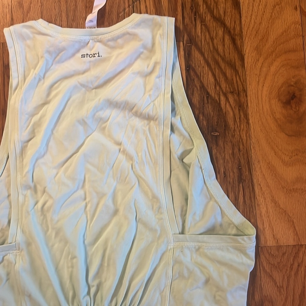 Stori activewear tank top with gather in back - Picture 4 of 4